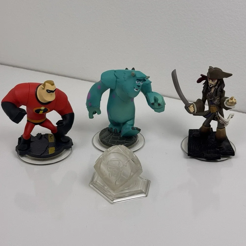 Disney Infinity Mixed Lot Marvel Frozen Pirates Incredibles  Video Games & Dock